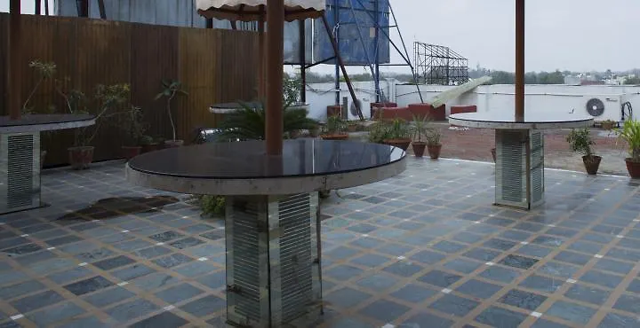 Hotel Crystal Retreat Agra