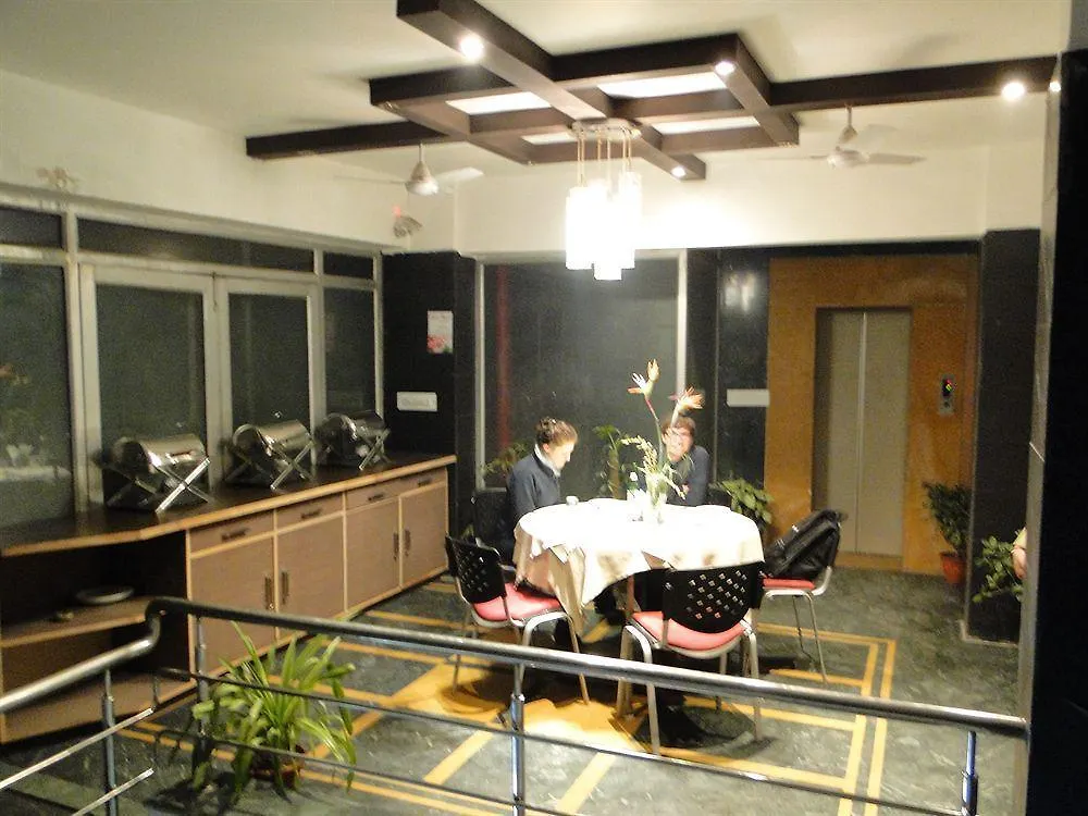Hotel Crystal Retreat Agra  3*, Agra (Uttar Pradesh)